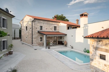 4-Bedroom Villa in Rudani for 8 Guests