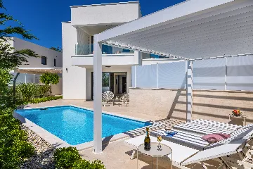 3-Bedroom Villa in Linardici for 6 Guests