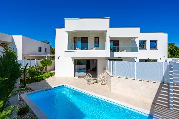 3-Bedroom Villa in Linardici for 6 Guests