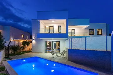 3-Bedroom Villa in Linardici for 6 Guests