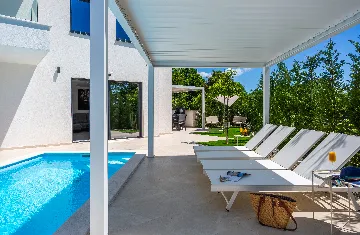 Villa with Private Pool in Linardici, Croatia