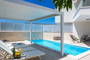 Villa with Private Pool in Linardici, Croatia