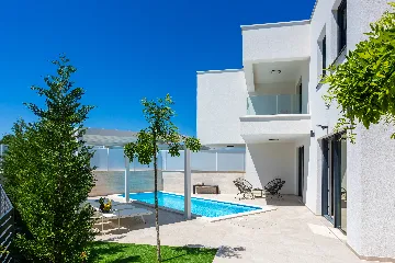 Villa with Private Pool in Linardici, Croatia