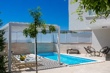 Villa with Private Pool in Linardici, Croatia