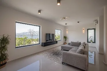 Modern 3-Bedroom Villa in Rovanjska for 6