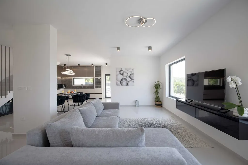 Modern 3-Bedroom Villa in Rovanjska for 6