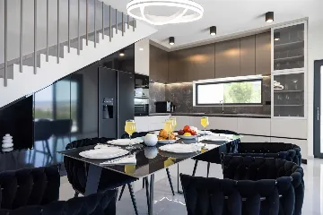 Modern 3-Bedroom Villa in Rovanjska for 6