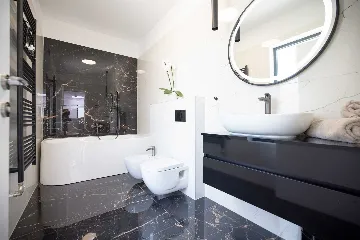 Modern 3-Bedroom Villa in Rovanjska for 6