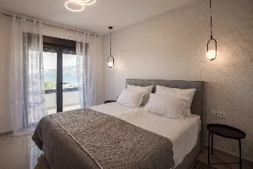 Modern 3-Bedroom Villa in Rovanjska for 6