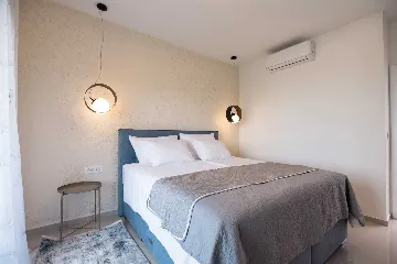 Modern 3-Bedroom Villa in Rovanjska for 6