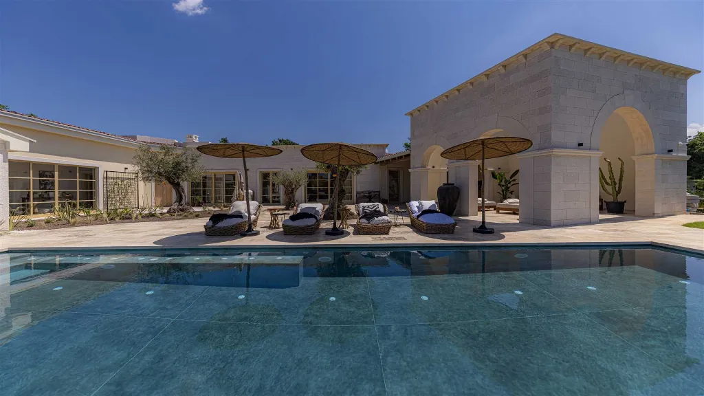 4-Bedroom Villa with Heated Pool in Sveti Petar u Šumi