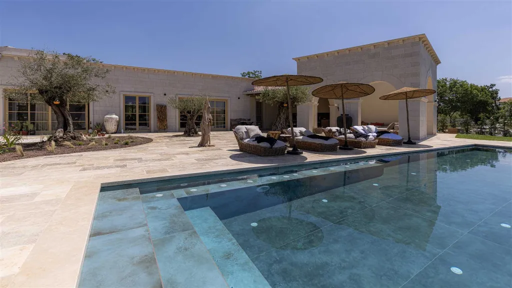 4-Bedroom Villa with Heated Pool in Sveti Petar u Šumi