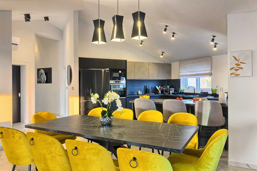 Villa with Heated Pool and Sea Views in Dvornica