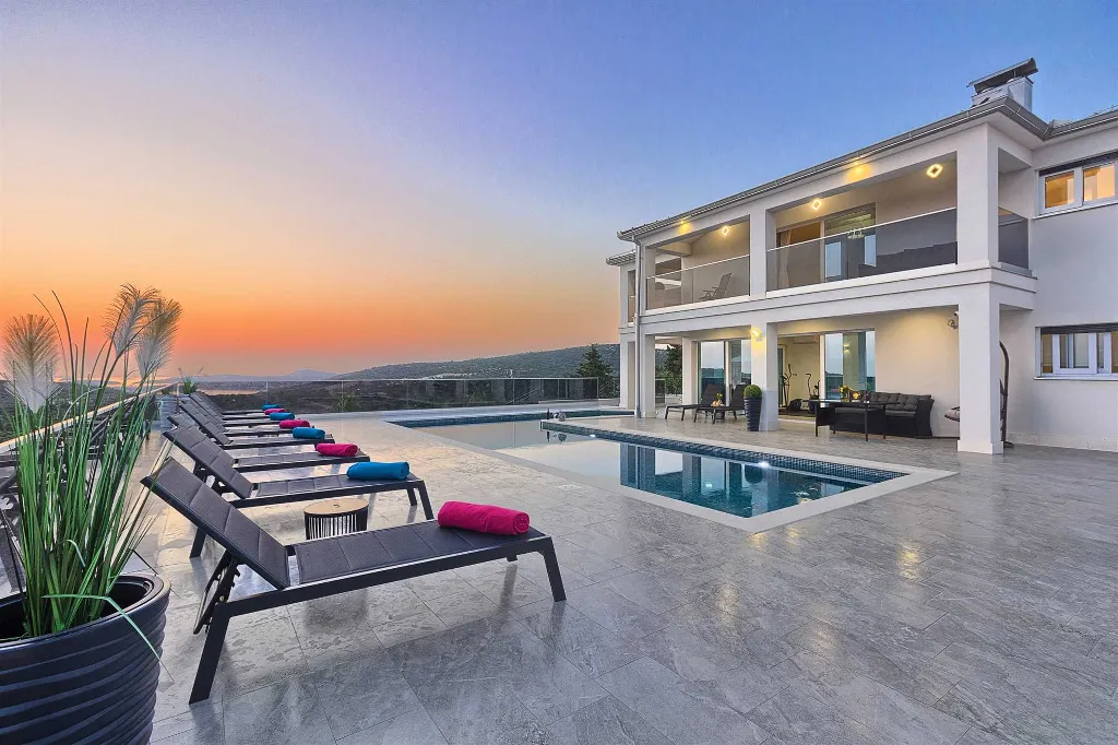 Villa with Heated Pool and Sea Views in Dvornica