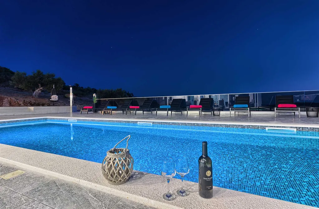 Villa with Heated Pool and Sea Views in Dvornica