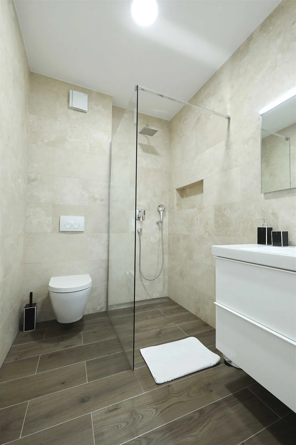Three-Bedroom Villa with Pool in Pašman