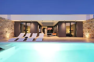 Three-Bedroom Villa with Pool in Pašman