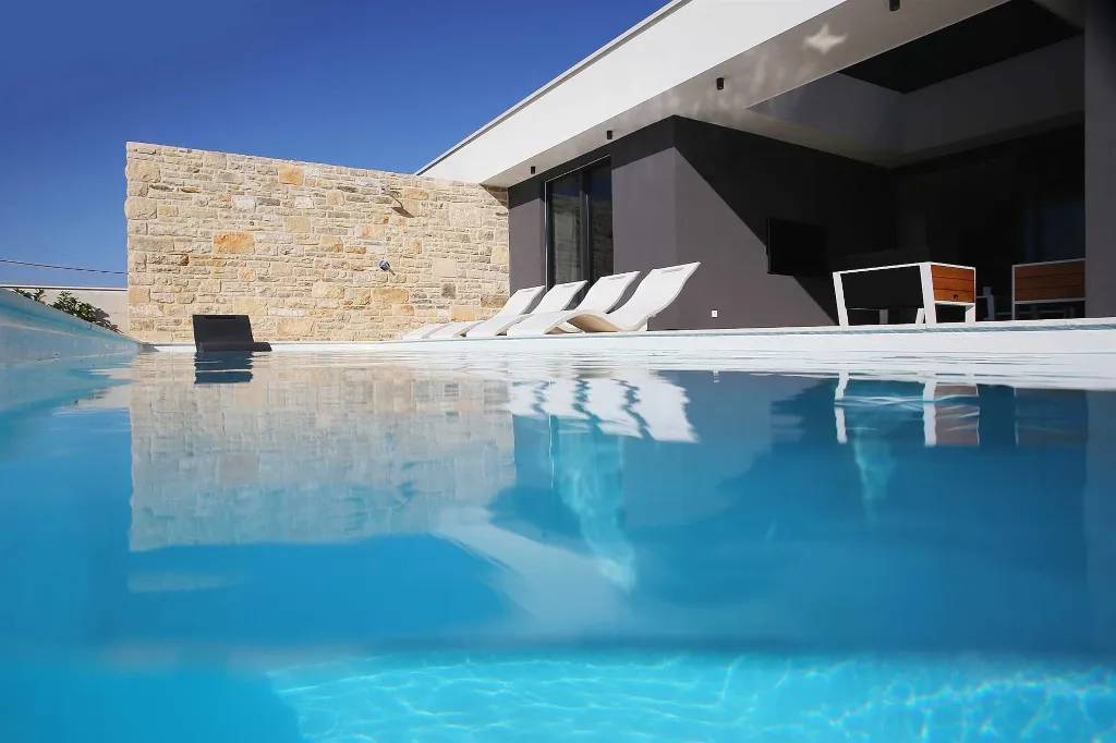 Three-Bedroom Villa with Pool in Pašman