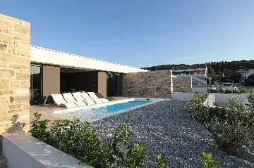 Three-Bedroom Villa with Pool in Pašman