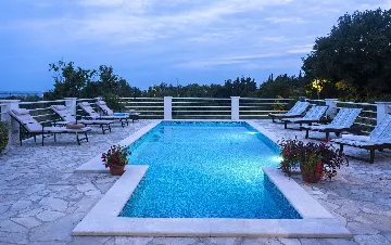 Zaton 5-Bedroom Villa for Up to 10 Guests