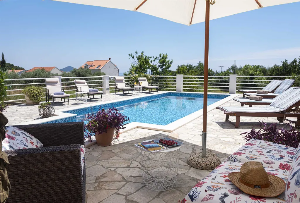 Zaton 5-Bedroom Villa for Up to 10 Guests