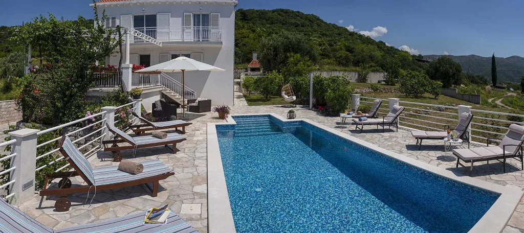 Zaton 5-Bedroom Villa for Up to 10 Guests