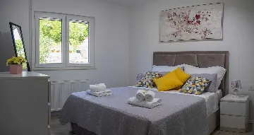 Zaton 5-Bedroom Villa for Up to 10 Guests