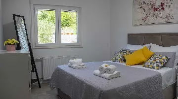 Zaton 5-Bedroom Villa for Up to 10 Guests