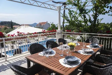 Zaton 5-Bedroom Villa for Up to 10 Guests