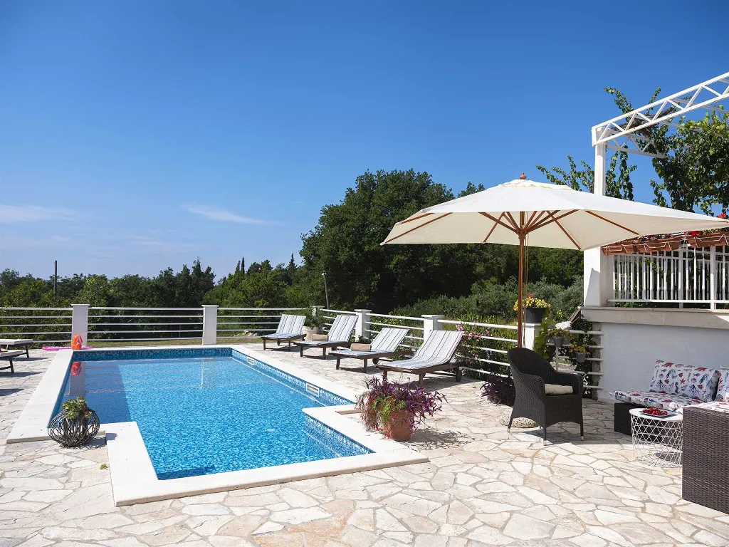 Zaton 5-Bedroom Villa for Up to 10 Guests