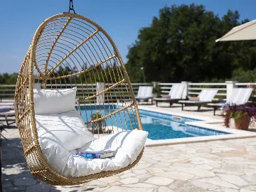 Zaton 5-Bedroom Villa for Up to 10 Guests