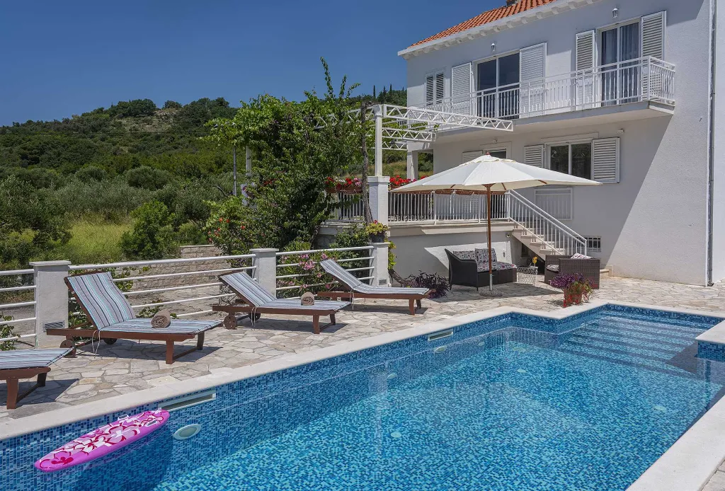 Zaton 5-Bedroom Villa for Up to 10 Guests