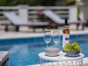 Zaton 5-Bedroom Villa for Up to 10 Guests