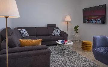 Zaton 5-Bedroom Villa for Up to 10 Guests