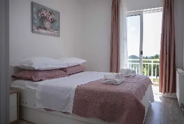 Zaton 5-Bedroom Villa for Up to 10 Guests