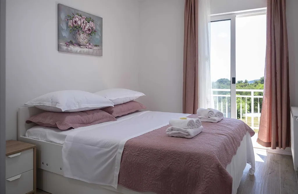 Zaton 5-Bedroom Villa for Up to 10 Guests
