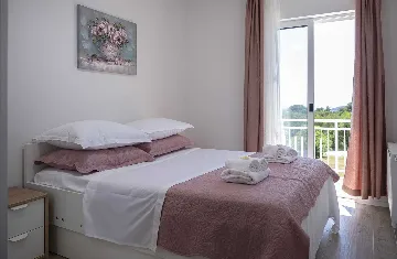 Zaton 5-Bedroom Villa for Up to 10 Guests