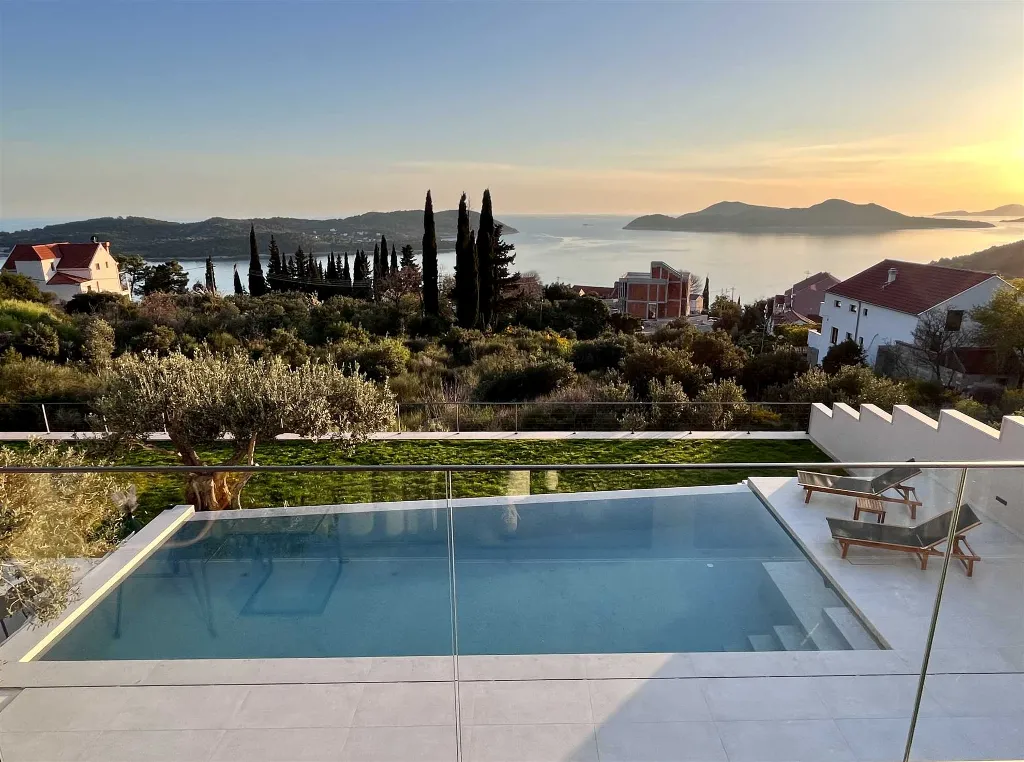 Dubrovnik Villa for 12 Guests with Heated Pool