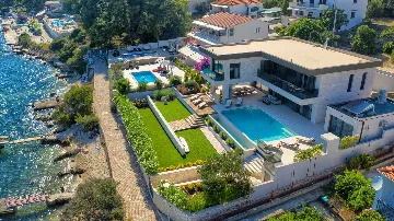 Seget Donji Villa for Up to 10 with Infinity Pool