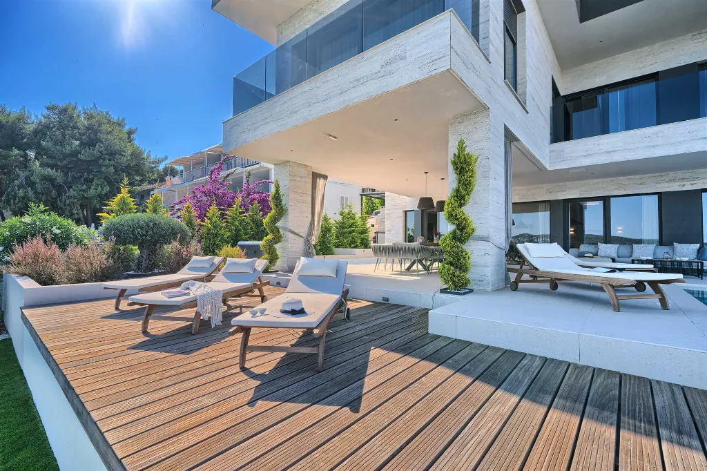 Seget Donji Villa for Up to 10 with Infinity Pool