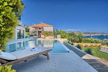 Seget Donji Villa for Up to 10 with Infinity Pool