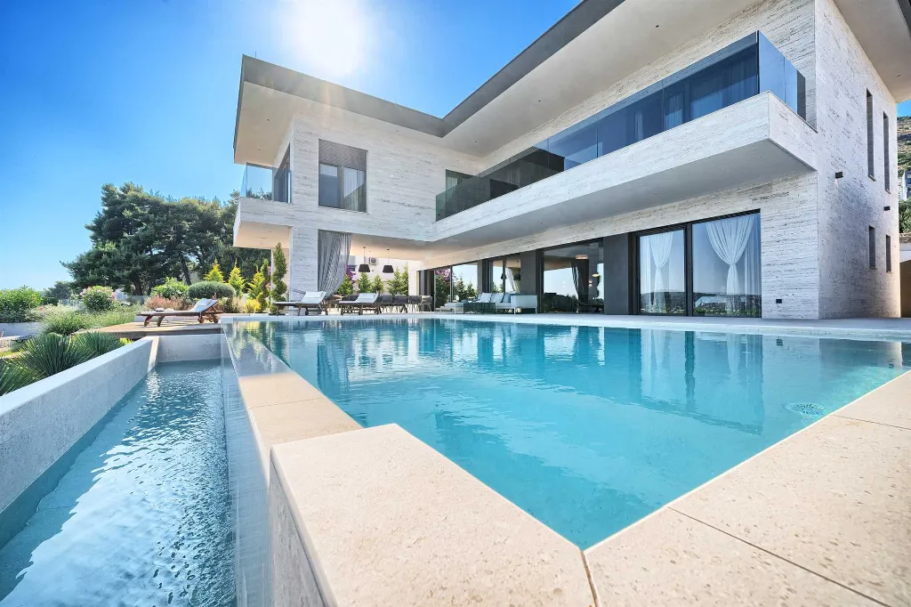 Seget Donji Villa for Up to 10 with Infinity Pool