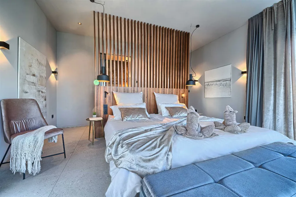 Seget Donji Villa for Up to 10 with Infinity Pool
