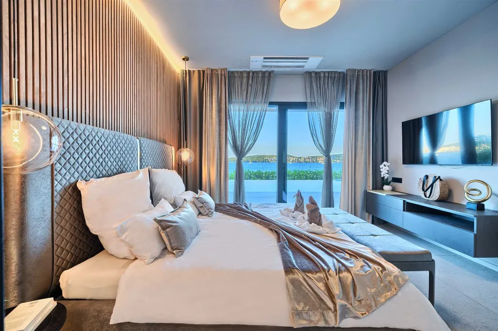 Seget Donji Villa for Up to 10 with Infinity Pool
