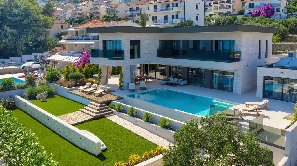 Seget Donji Villa for Up to 10 with Infinity Pool