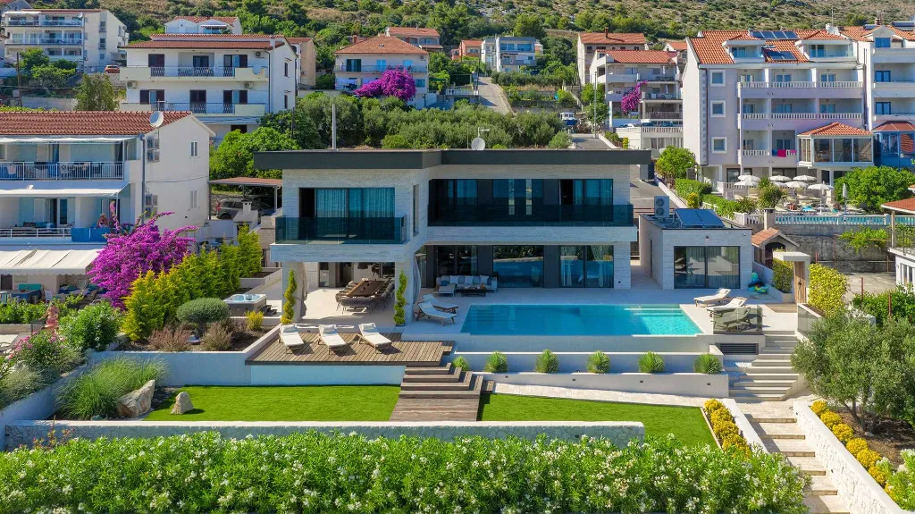 Seget Donji Villa for Up to 10 with Infinity Pool