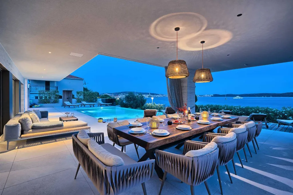 Seget Donji Villa for Up to 10 with Infinity Pool