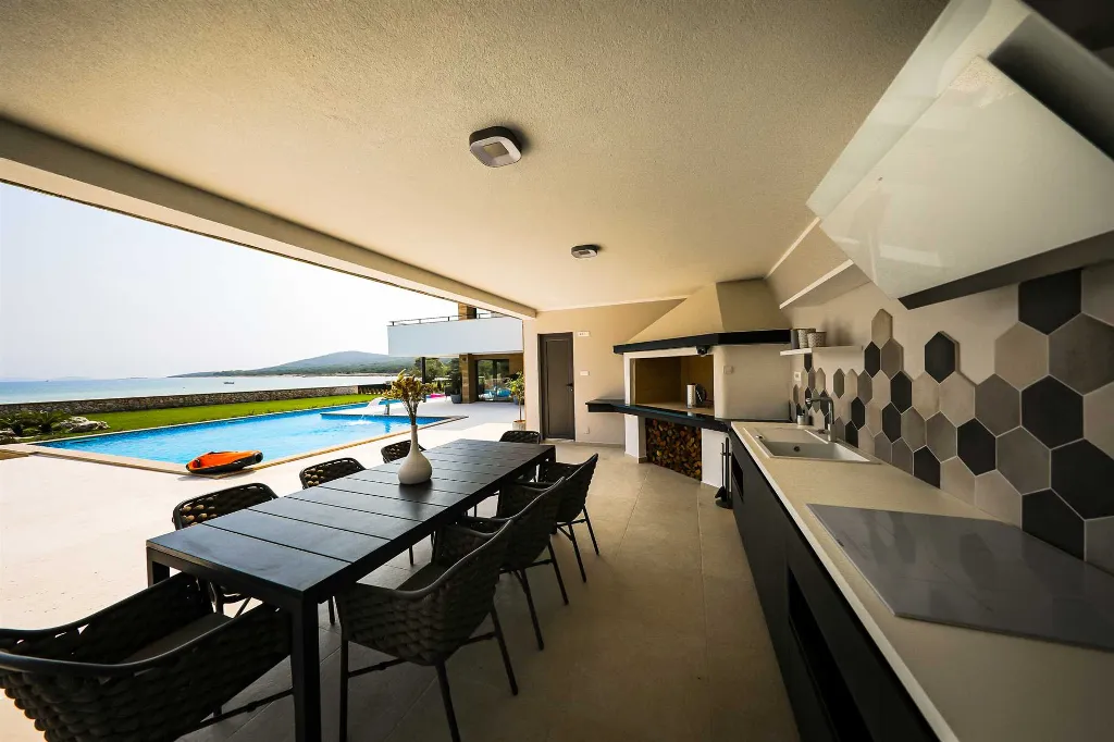 Ist Croatia Villa with Tennis Court and 120 m² Pool