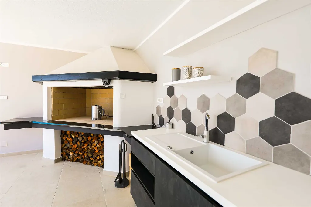Ist Croatia Villa with Tennis Court and 120 m² Pool