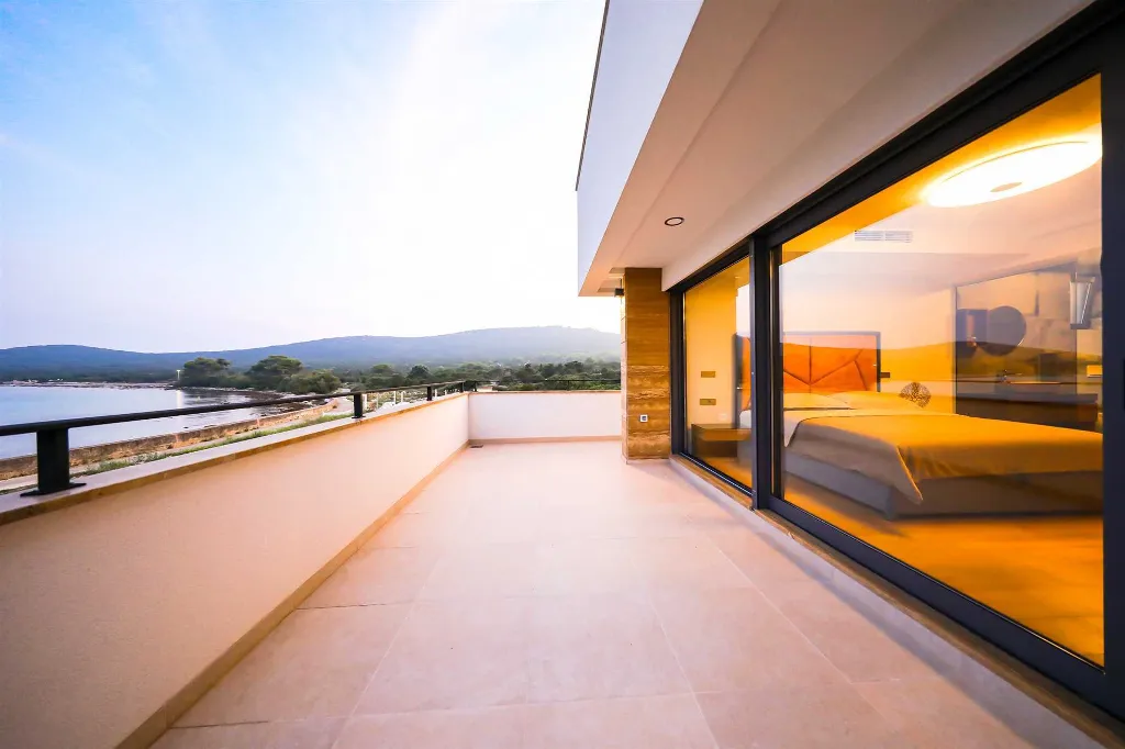 Ist Croatia Villa with Tennis Court and 120 m² Pool